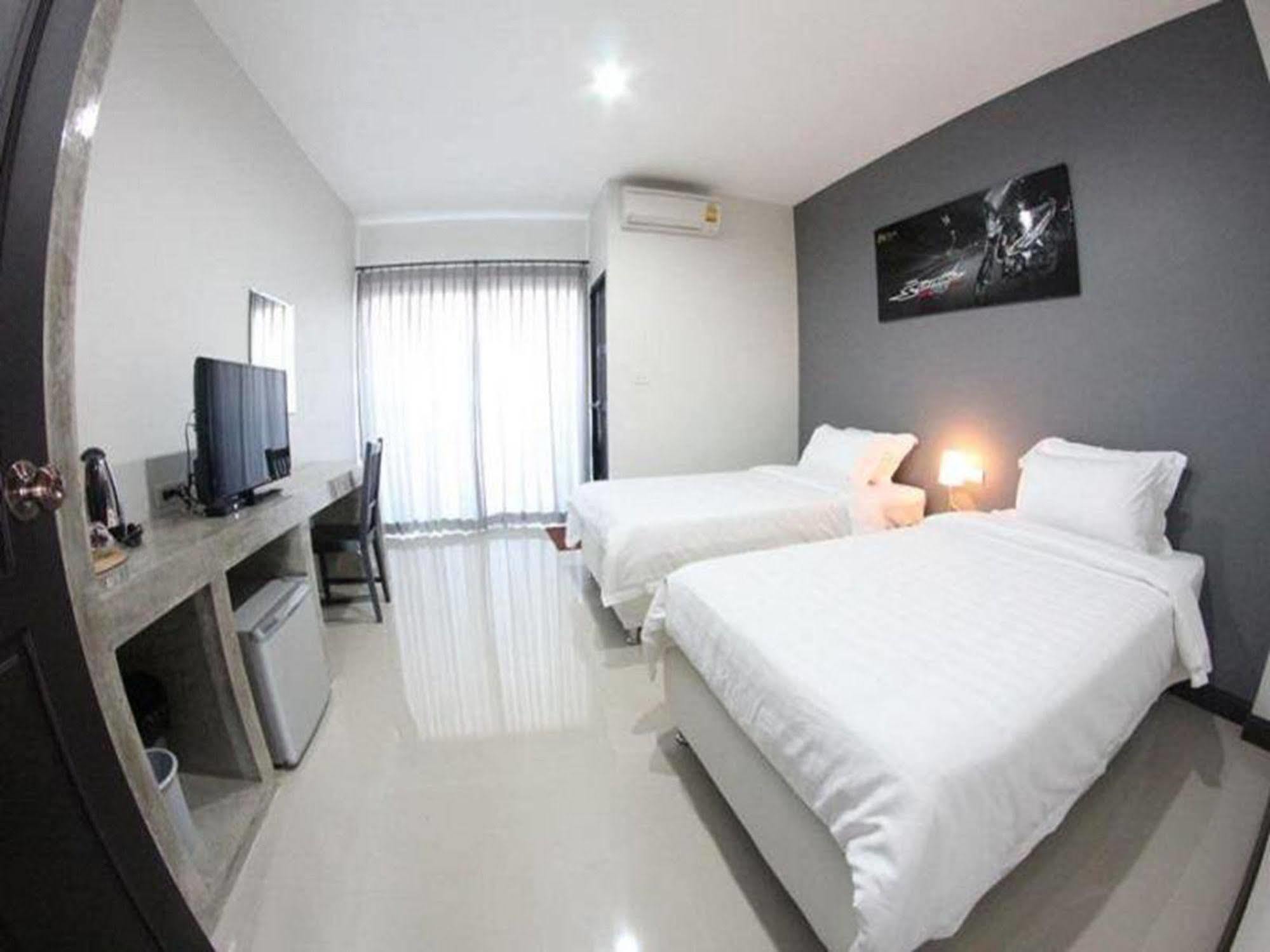 Plus Hotel Loei Exterior photo